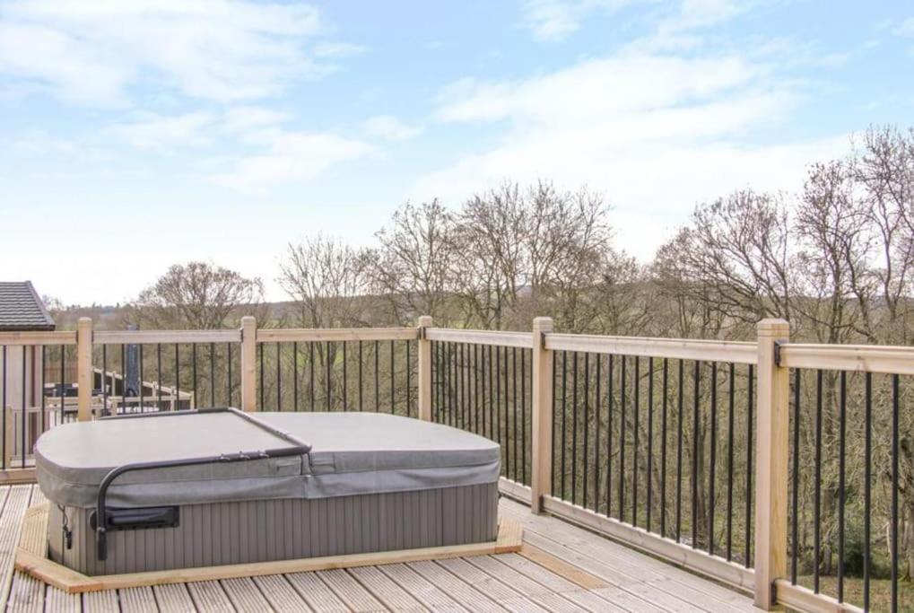 Fabulous Detached Lodge With Hot Tub Two Nights Minimum Stay Bridgnorth Exterior photo