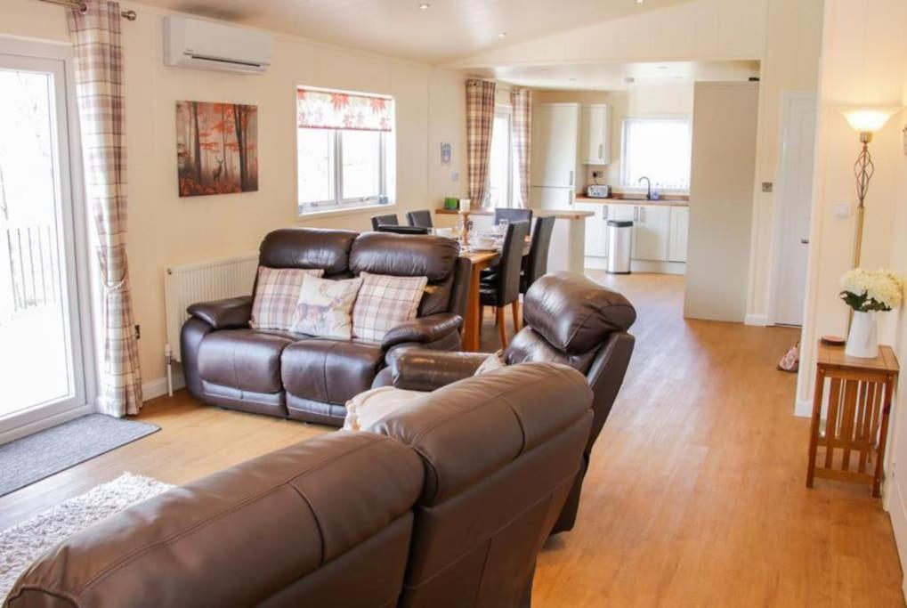 Fabulous Detached Lodge With Hot Tub Two Nights Minimum Stay Bridgnorth Exterior photo
